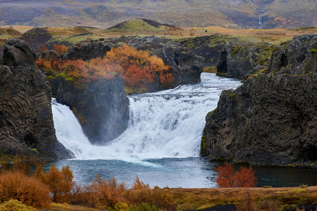 Hjálparfoss : les chutes jumelles en basalte - Hjálparvegur 3361 | Secret World Trip Planner