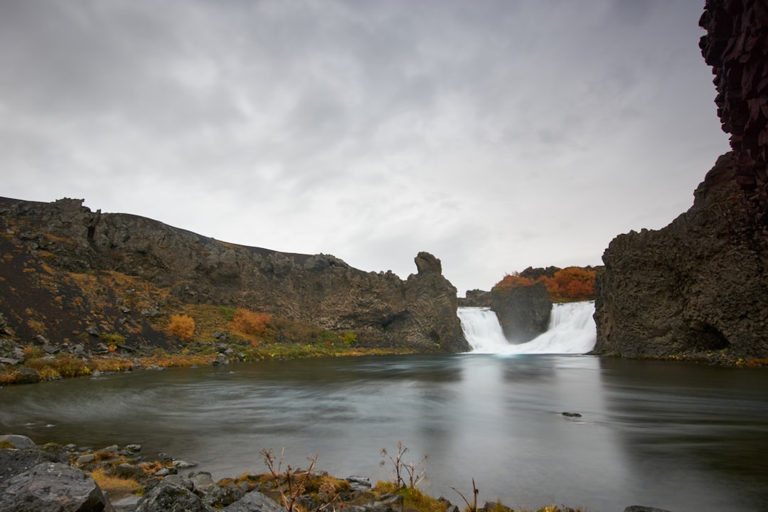 Hjálparfoss: as cachoeiras gêmeas de basalto - Hjálparvegur 3361 | Secret World Trip Planner