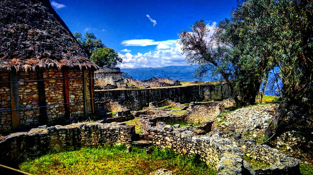 Kuelap: Panoramen zwischen den Wolken des peruanischen Waldes — Carr. a Kuelap