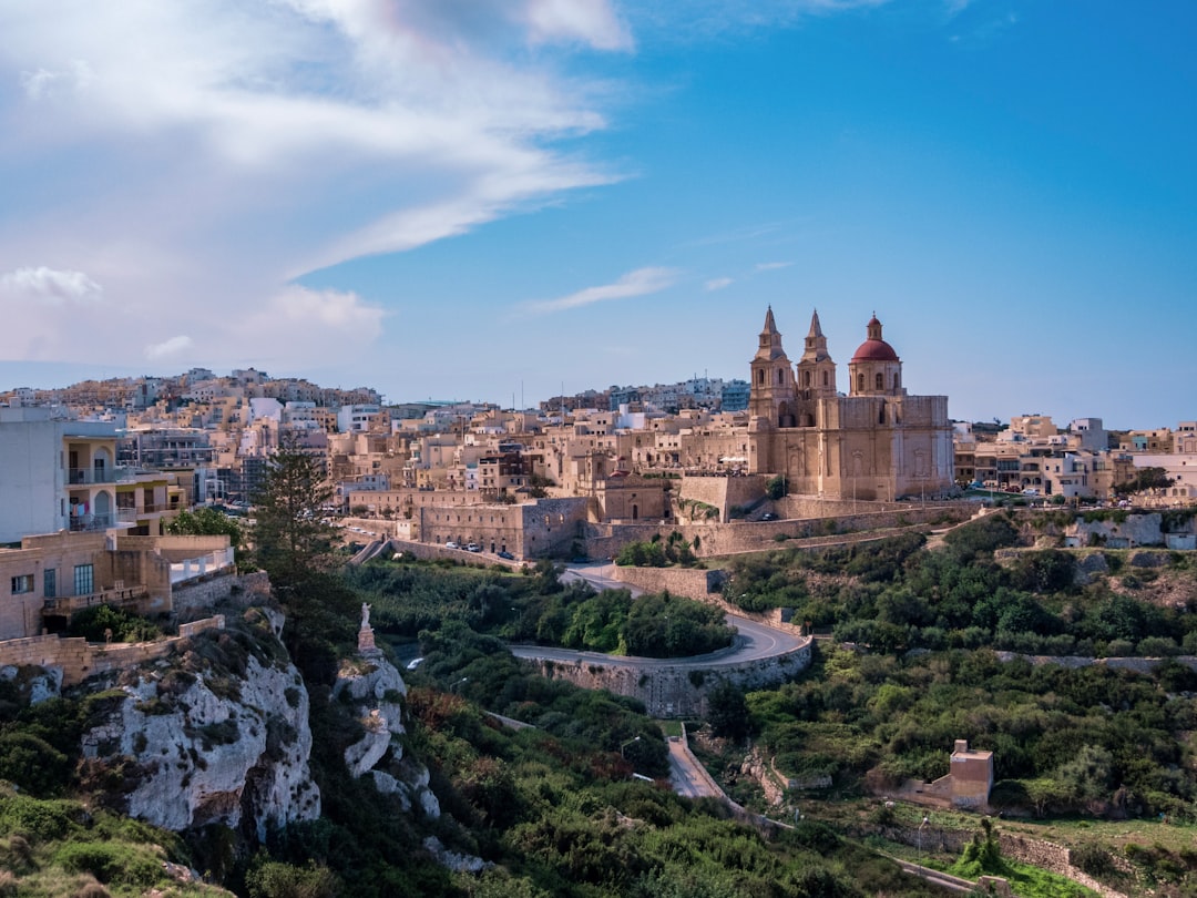 Découvrez le Top of the World : une expérience unique à Malte - Ghaxqet L- Ghain | Secret World Trip Planner