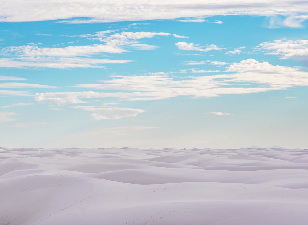 Desierto Blanco: senderos entre rocas blancas en Farafra - Al Wadi Al Gadid Desert | Secret World Trip Planner