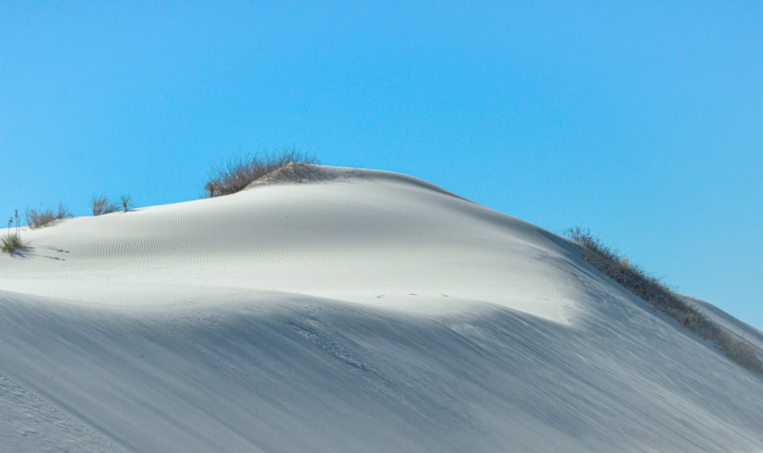 Desierto Blanco: senderos entre rocas blancas en Farafra - Al Wadi Al Gadid Desert | Secret World Trip Planner