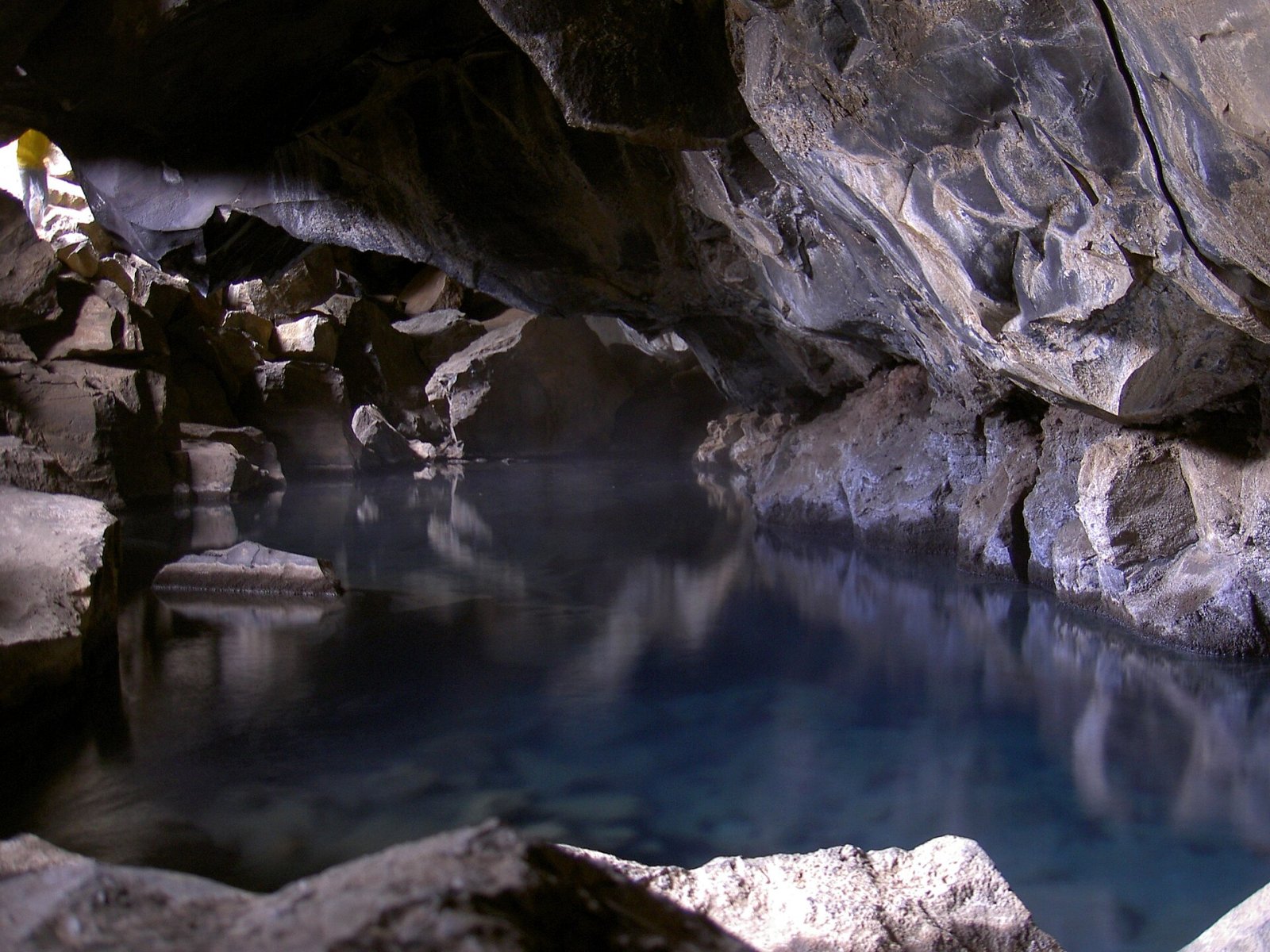 Entdecken Sie Grjótagjá: die wunderbare Höhle Islands — Road 860