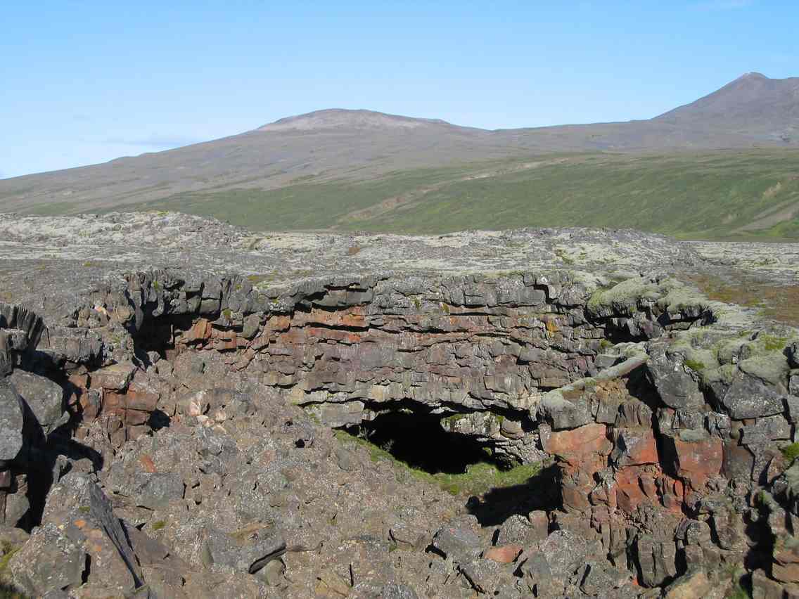 Esplorando Víðgelmir: La Maestosa Grotta di Lava dell'Islanda - Húsafell | Secret World Trip Planner