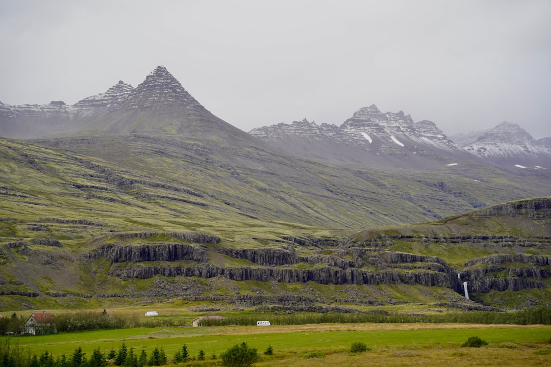Exploration de Víðgelmir : La Majestueuse Grotte de Lave d'Islande - Húsafell | Secret World Trip Planner