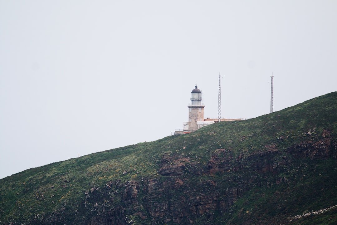 Faro Strumble Head: entre delfines y acantilados - Pencaer | Secret World Trip Planner