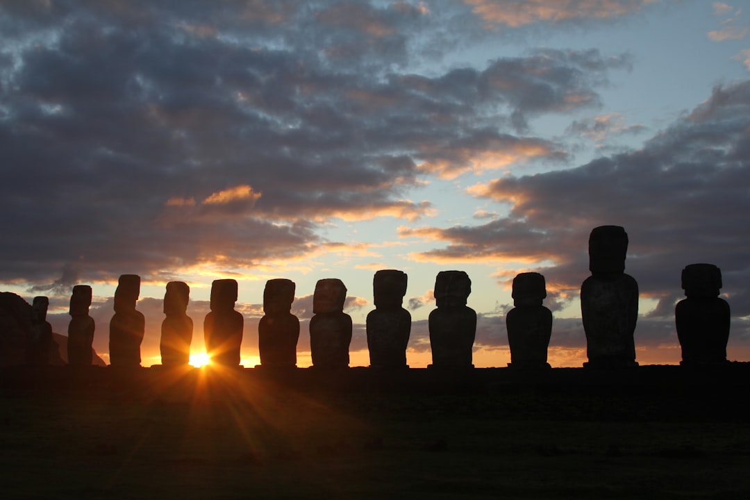 Ahu Tongariki: 15 moai al amanecer en Isla de Pascua - Isola di Pasqua | Secret World Trip Planner