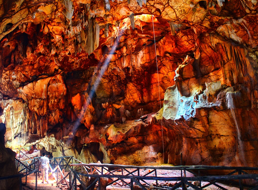 Prometheus-Höhle in Georgien: Unterirdisches Wunder - 9JG2+P6R | Secret World Trip Planner