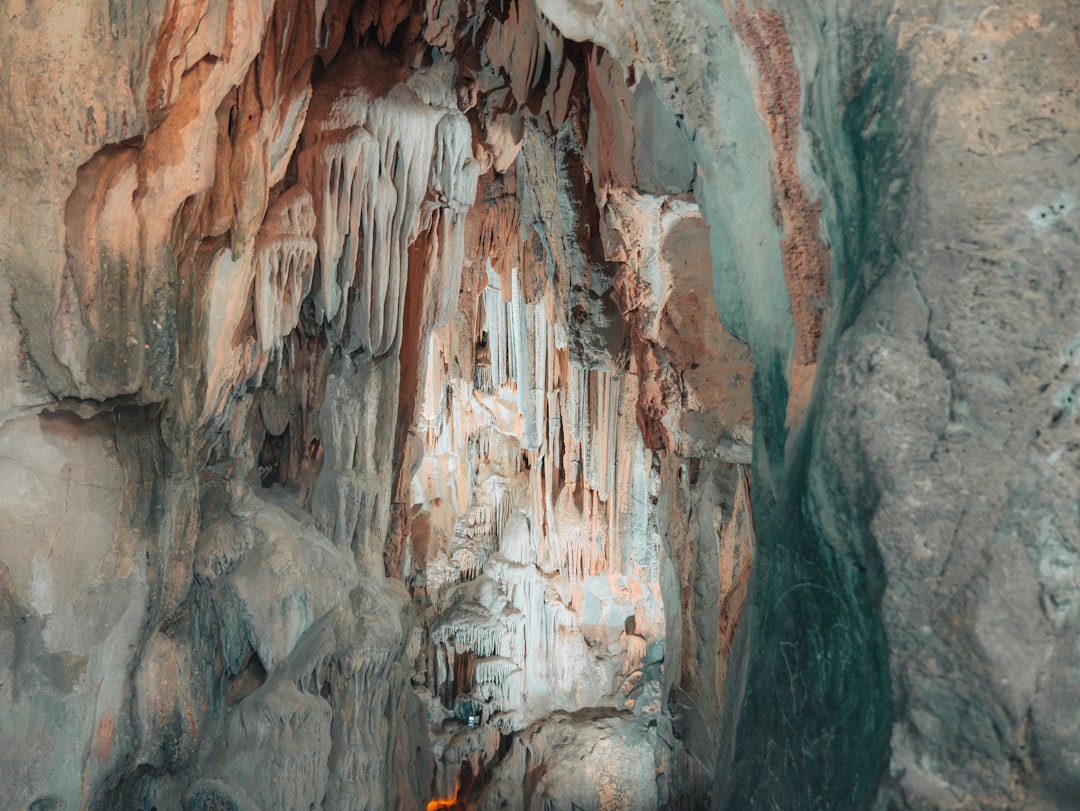 Prometheus-Höhle in Georgien: Unterirdisches Wunder - 9JG2+P6R | Secret World Trip Planner
