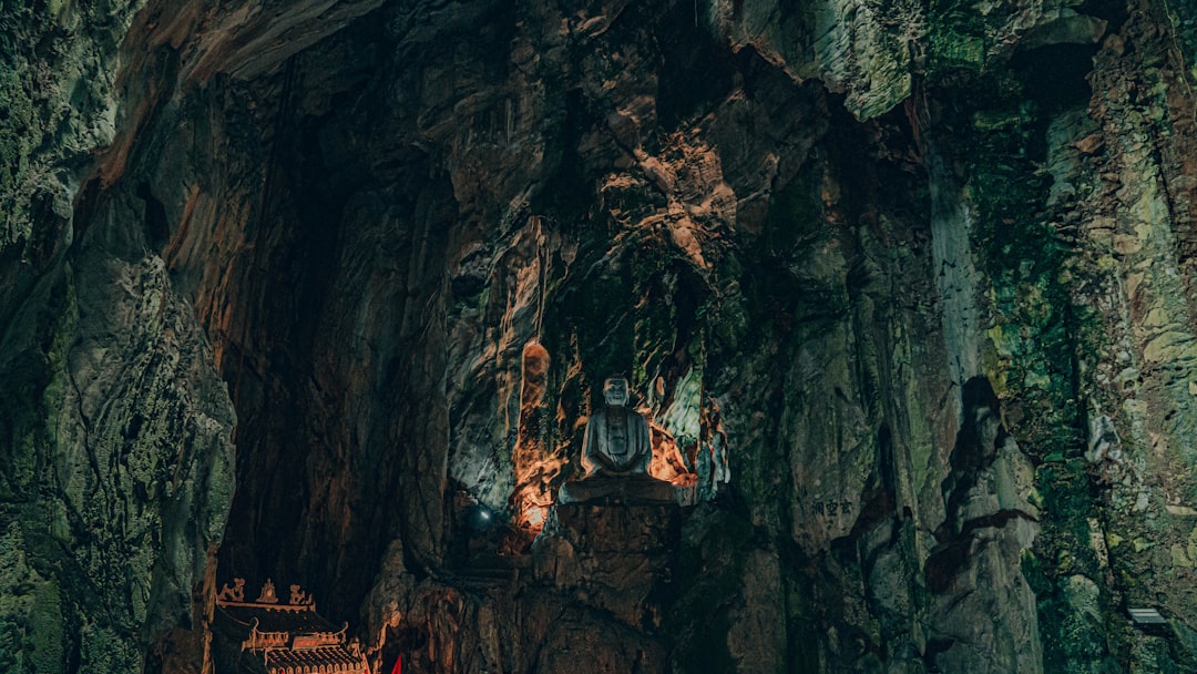 Prometheus-Höhle in Georgien: Unterirdisches Wunder - 9JG2+P6R | Secret World Trip Planner