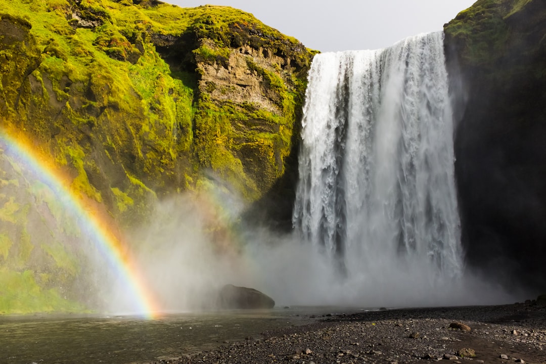 Skógafoss : la cascade de 60 mètres qui vous mouille - Skógafoss | Secret World Trip Planner