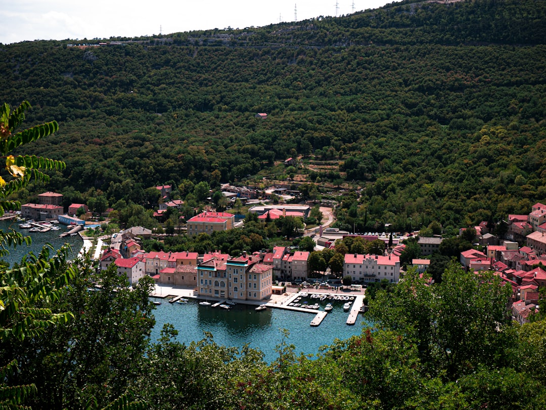 Burićevac: un rincón de naturaleza virgen en Croacia - Drvenik | Secret World Trip Planner