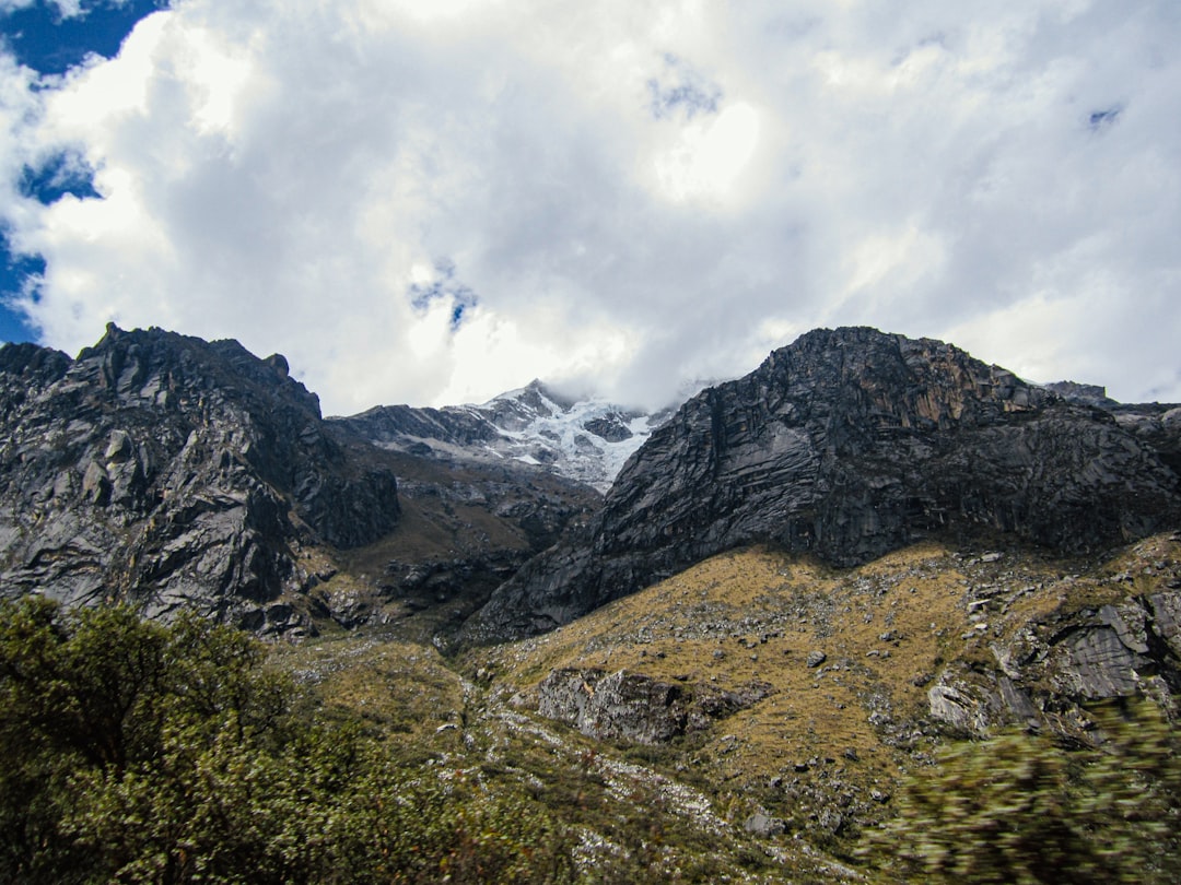 Découvrez le Nevado Ticlla : un bijou naturel du Pérou - Miraflores | Secret World Trip Planner