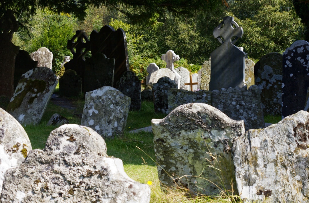 Scoprire il Fascino del Celtic Cross in Irlanda - Dublin | Secret World Trip Planner