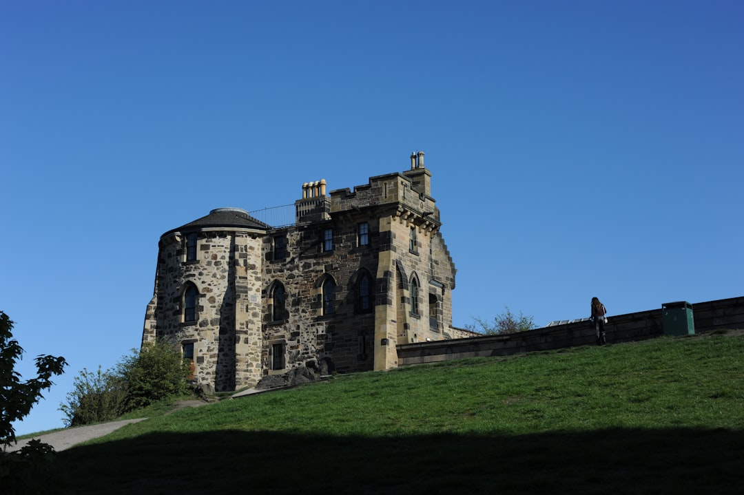 Chimney: Un viaje por la historia de la arquitectura escocesa — 6M8V+CJ Castle Douglas