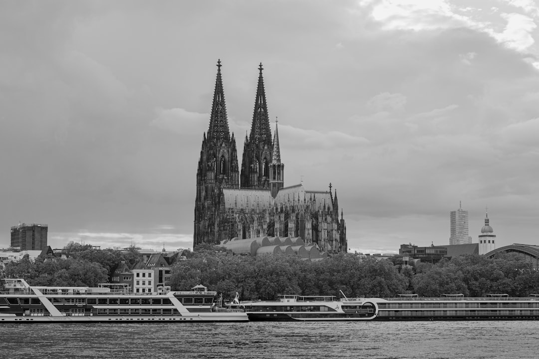 Duomo di Colonia: la cattedrale gotica più alta d'Europa - Domkloster 4 | Secret World Trip Planner
