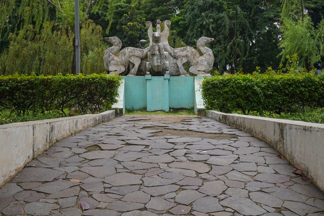普罗维登西亚雕塑公园：在马波乔河上的艺术 - 7520274 Providencia | Secret World Trip Planner