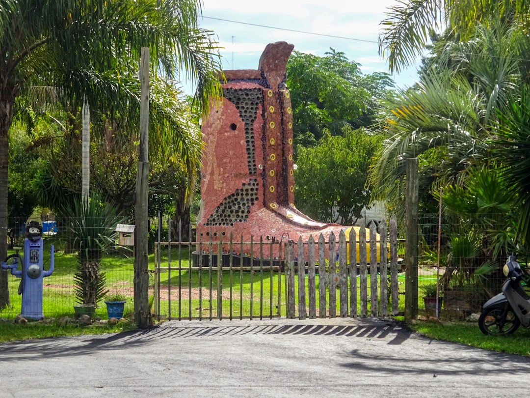 普罗维登西亚雕塑公园：在马波乔河上的艺术 - 7520274 Providencia | Secret World Trip Planner