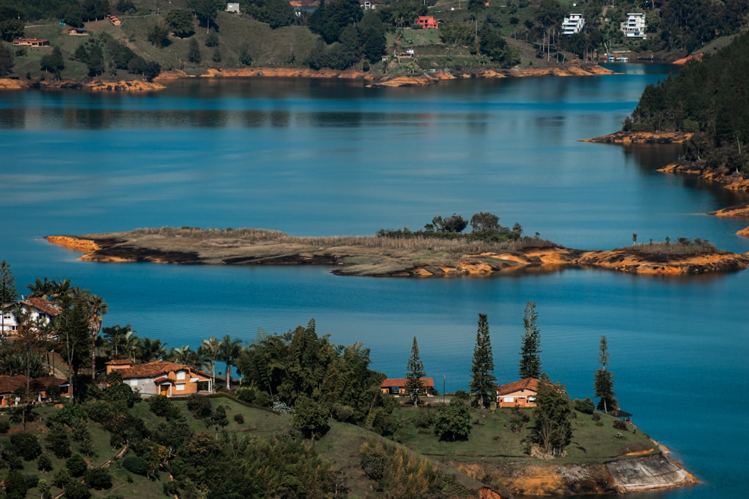 Lago Phewa, Pokhara: specchio dell'Annapurna — Lago Phewa