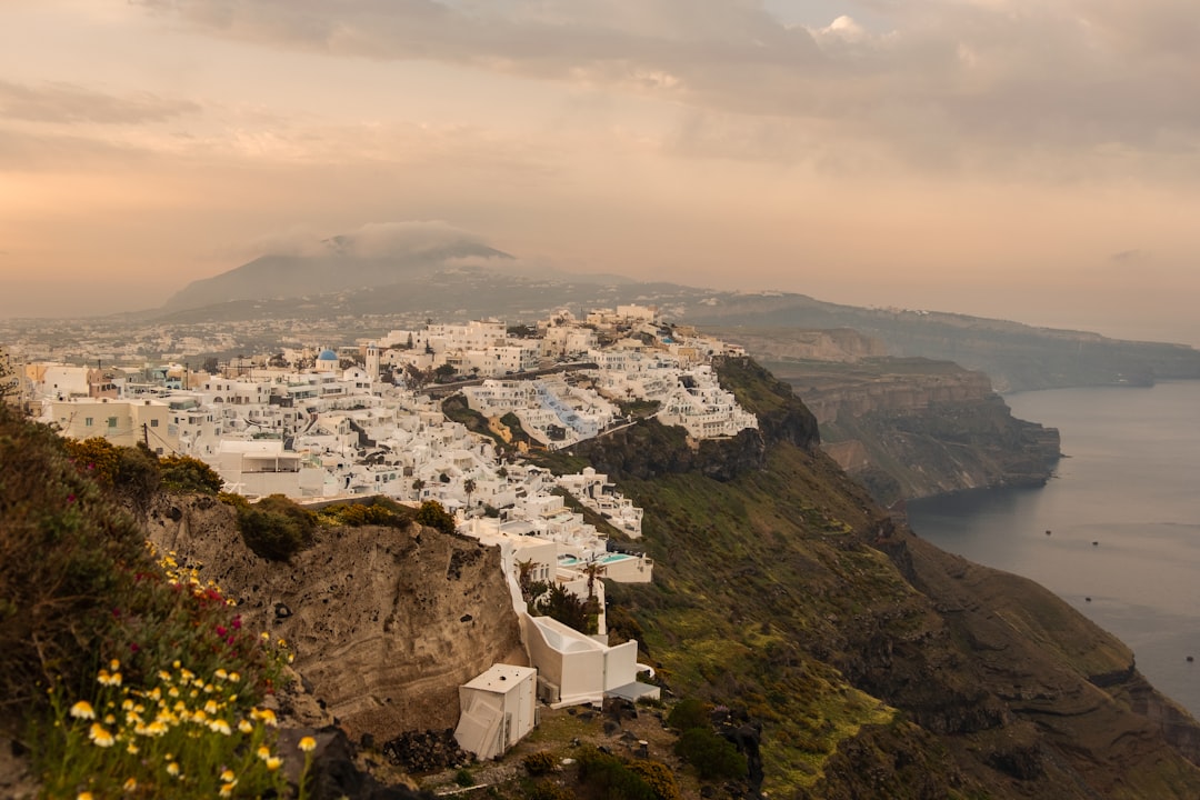 Tramonti em Oía: a magia da caldeira de Santorini - Unnamed Road | Secret World Trip Planner