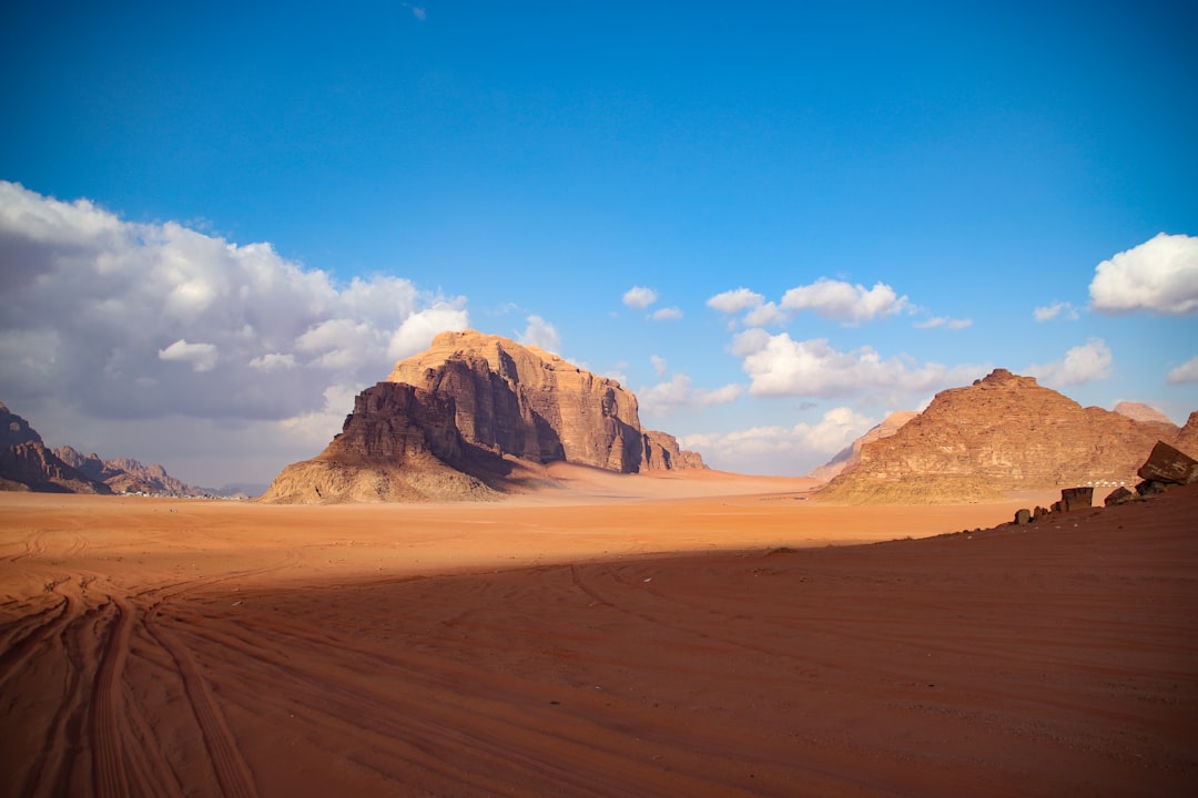Wadi Rum: atardeceres rojos en el desierto de piedra - Wadi Rum Village | Secret World Trip Planner