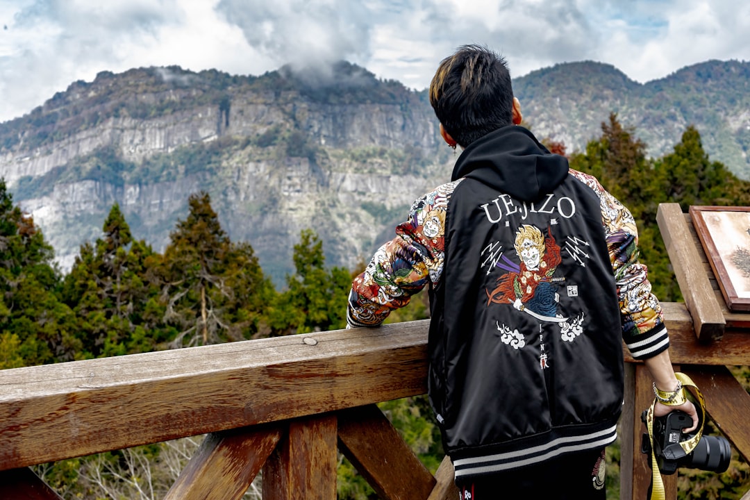 Alishan: Sonnenaufgang zwischen Wolken und Zypressen — Alishan Township