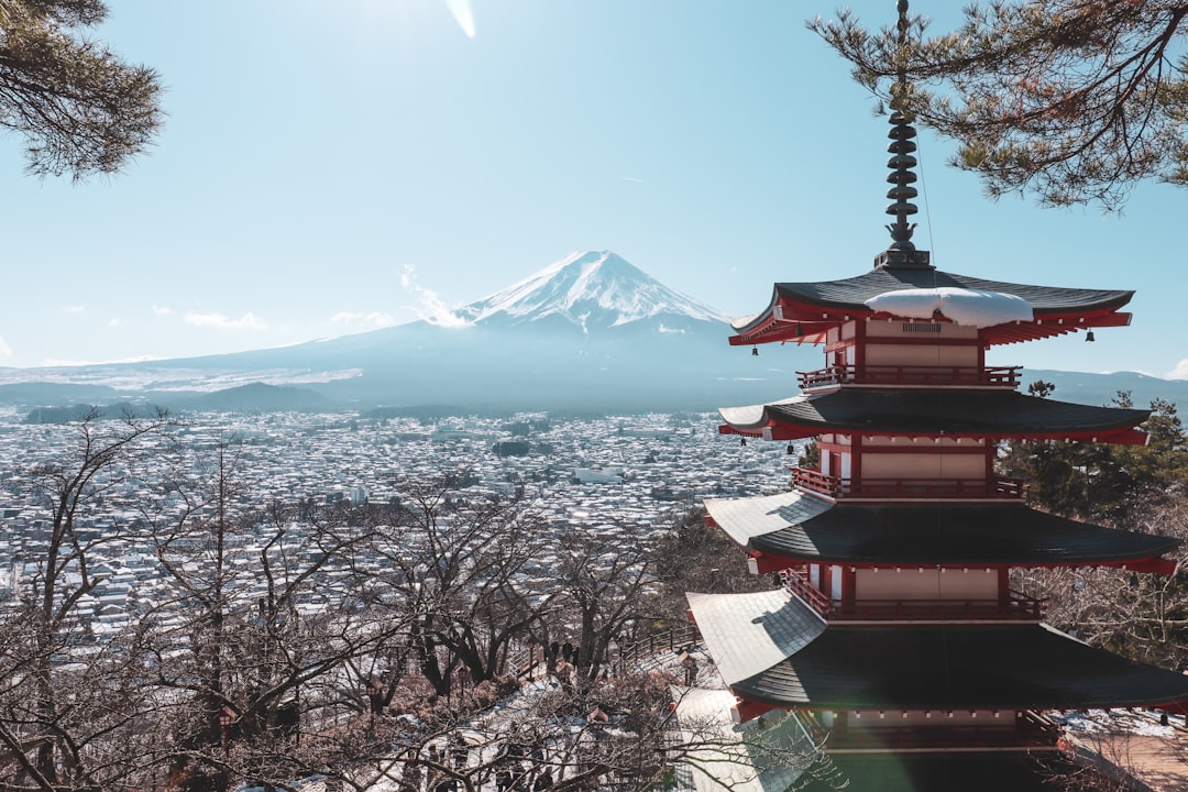 Chureito Pagoda: l'architettura che incornicia il Fuji - Fujiyoshida | Secret World Trip Planner