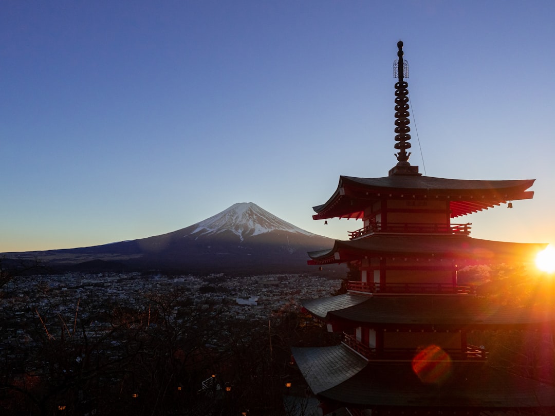 Chureito Pagoda: l'architettura che incornicia il Fuji - Fujiyoshida | Secret World Trip Planner