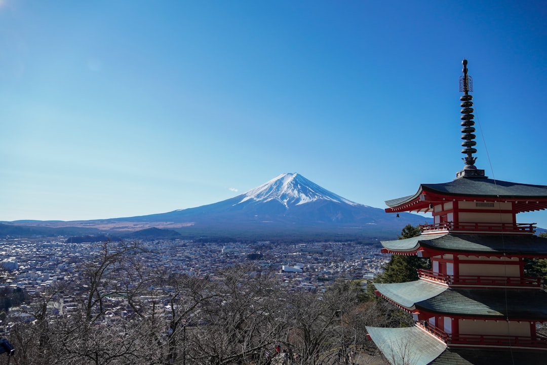 Chureito Pagoda: l'architettura che incornicia il Fuji - Fujiyoshida | Secret World Trip Planner