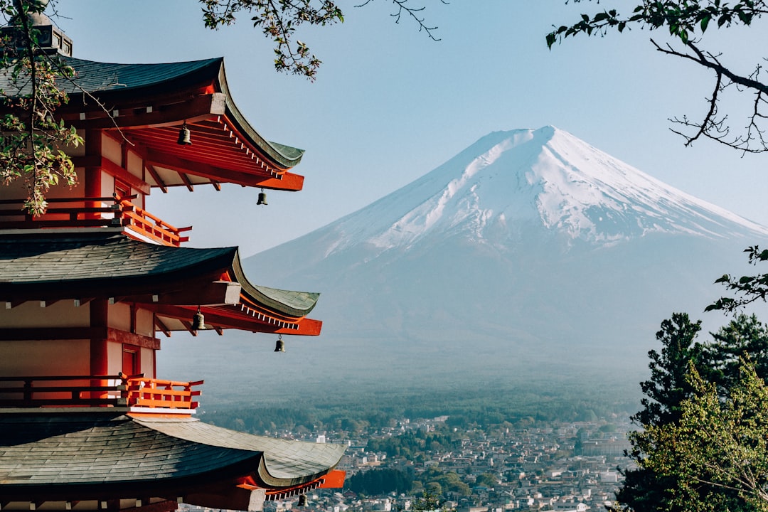 Pagode Chureito : l'architecture qui sublime le Fuji - Fujiyoshida | Secret World Trip Planner