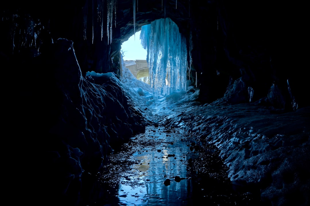 Eisgrotte Narusawa: Im Herzen des Fuji - Minamitsuru District | Secret World Trip Planner