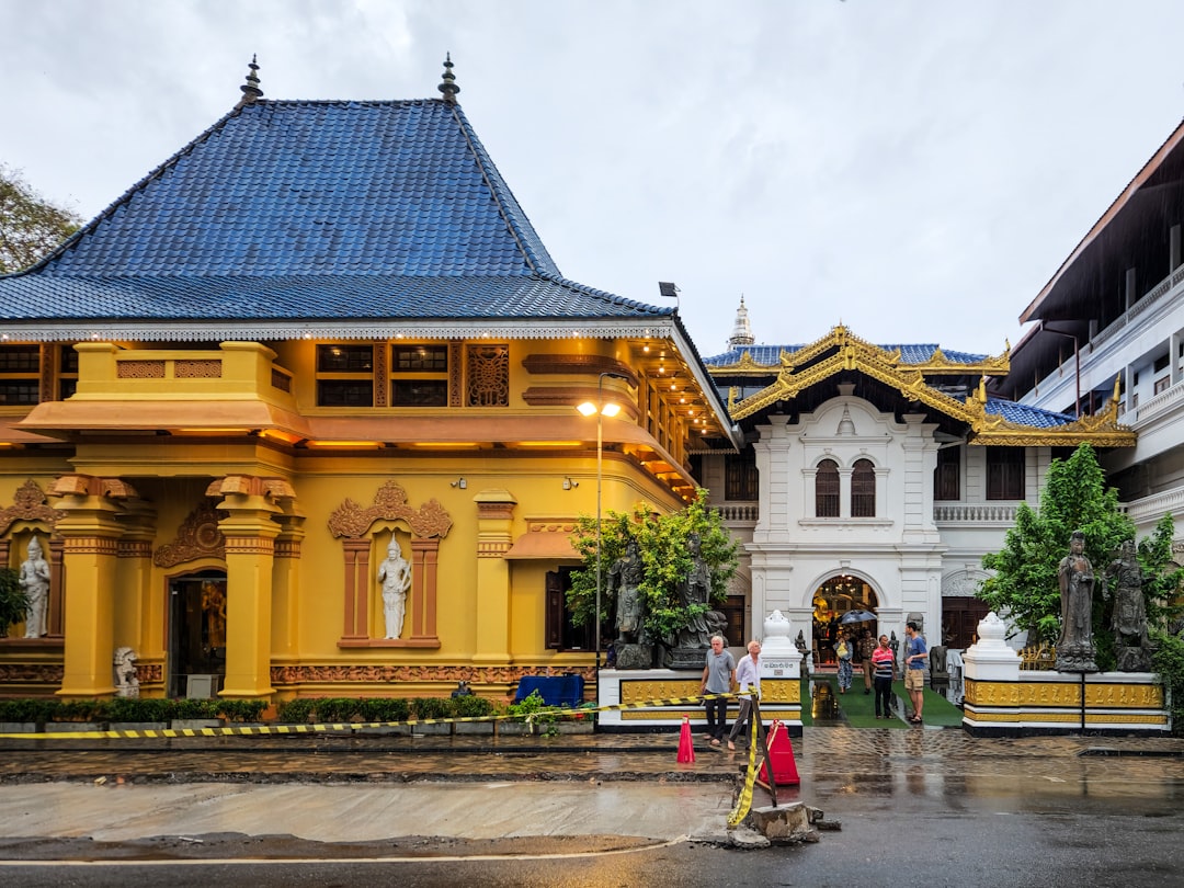 Descubre el Templo Gangaramaya: una joya cultural en Colombo - Colombo | Secret World Trip Planner