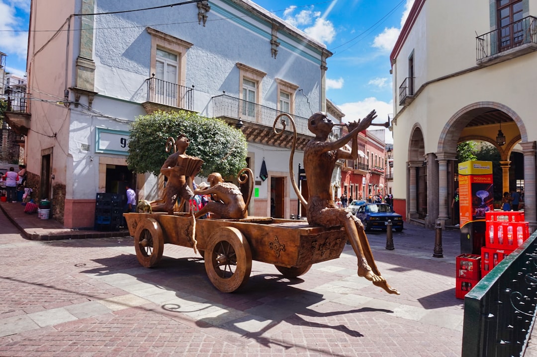 Découvrir La Flautista : un monument historique à Santiago de Querétaro - Santiago de Querétaro | Secret World Trip Planner