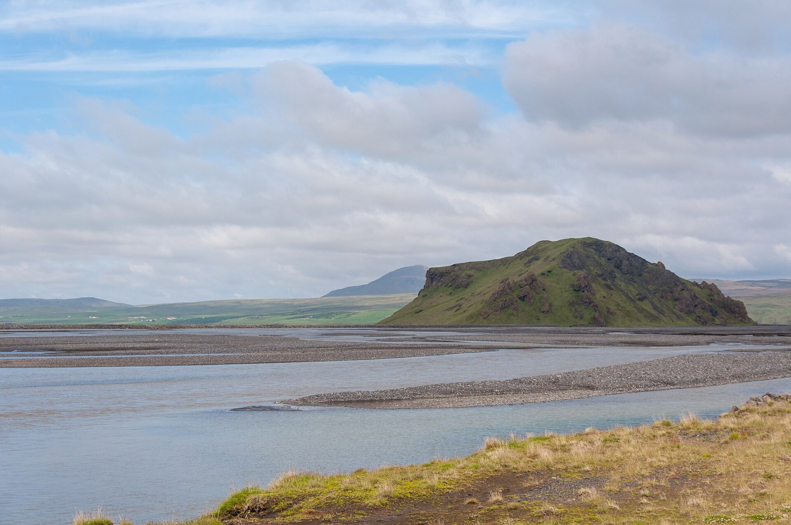 Descubre Stóra Dímon: la montaña encantadora de Islandia