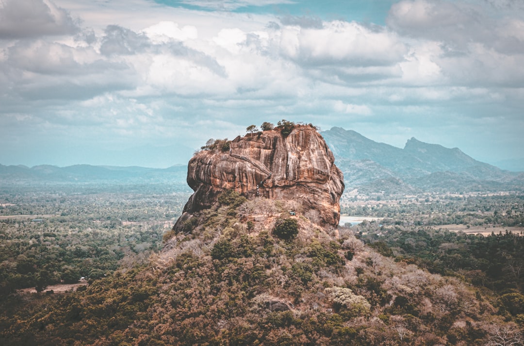Découvrez Lion Rock : un trésor naturel du Sri Lanka - Sigiriya | Secret World Trip Planner