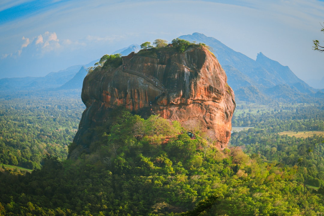 Découvrez Lion Rock : un trésor naturel du Sri Lanka - Sigiriya | Secret World Trip Planner