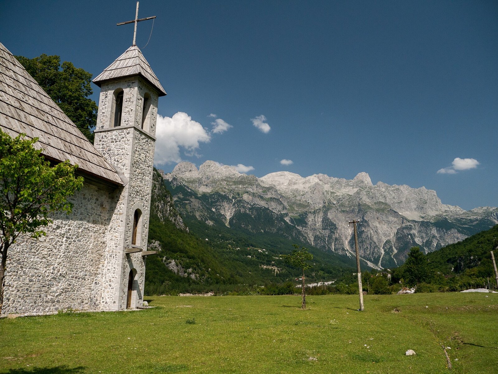 Maja e Radohimës: Un Paraíso Escondido en los Alpes Albaneses - Nikç | Secret World Trip Planner