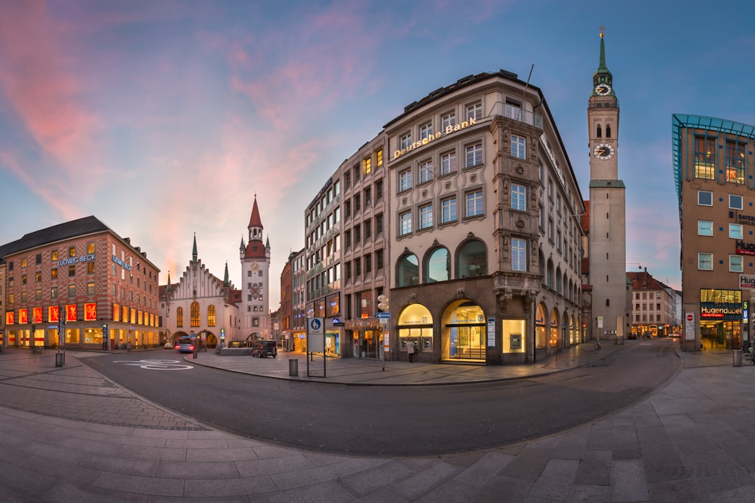 Marienplatz Monaco: mercati tradizionali nella piazza gotica - Marienplatz | Secret World Trip Planner