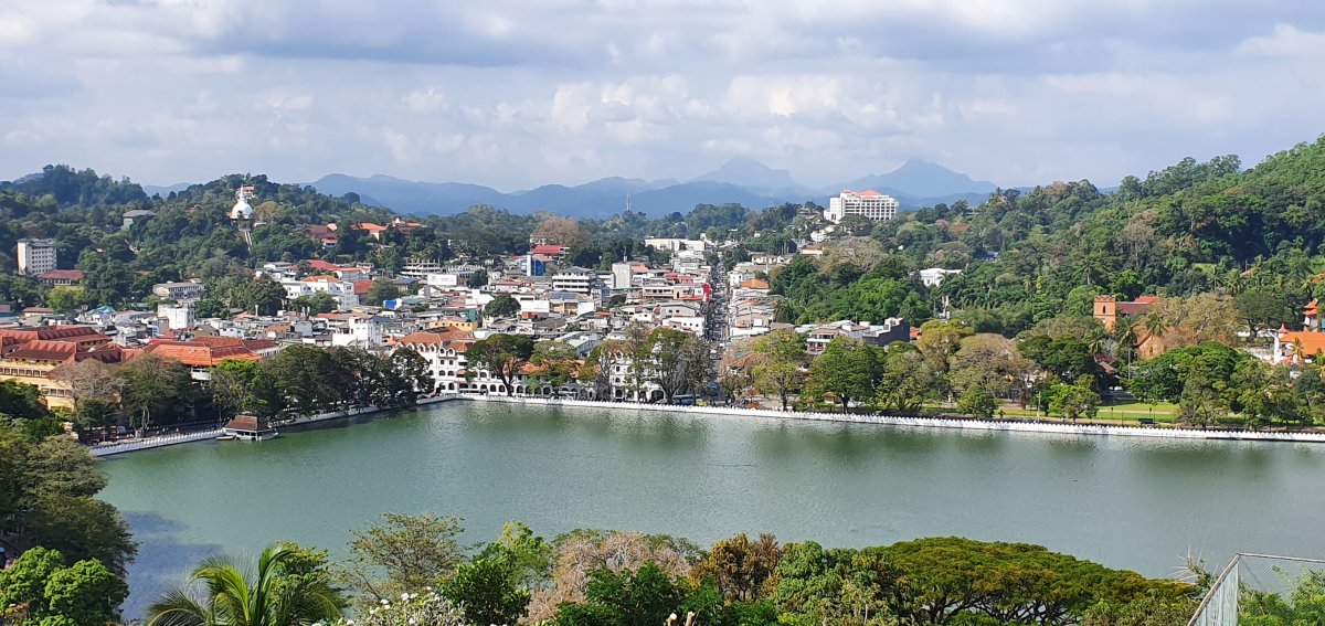 Il sentiero del Lago Kandy: passeggiata tra templi e storia coloniale - lago Kandy | Secret World Trip Planner