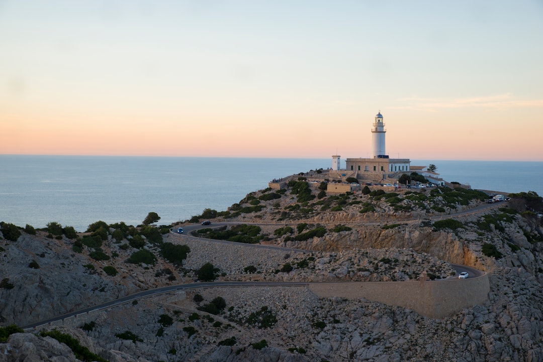 Faro de Capo Murro di Porco: luz en Sicilia - Str. Capo Murro di Porco | Secret World Trip Planner