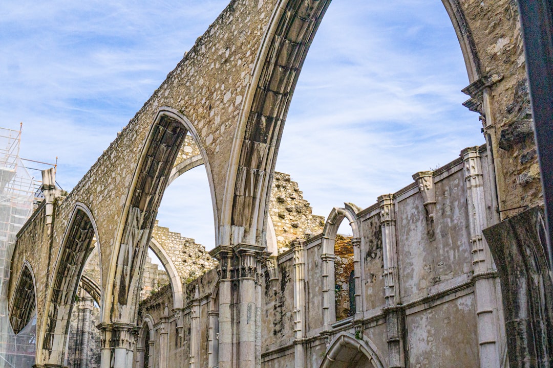 Convento do Carmo : l'église sans toit de Lisbonne - Largo do Carmo | Secret World Trip Planner