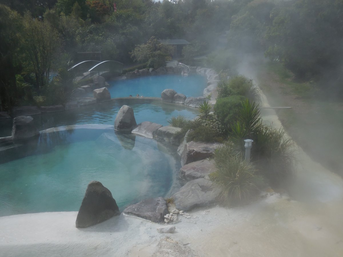Terme de Taupō : bains géothermiques en Nouvelle-Zélande - Hilltop | Secret World Trip Planner