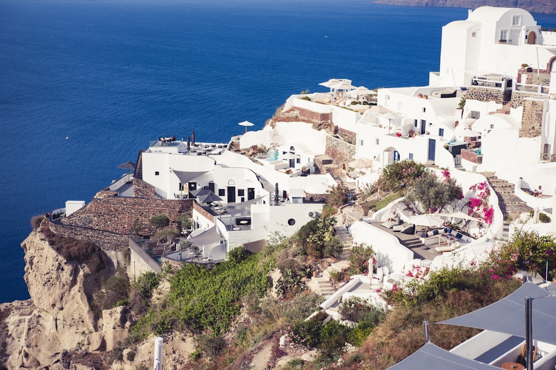 Rutas del Vino en Santorini: Assyrtiko y Caldera en Oia - Oia 847 02 | Secret World Trip Planner