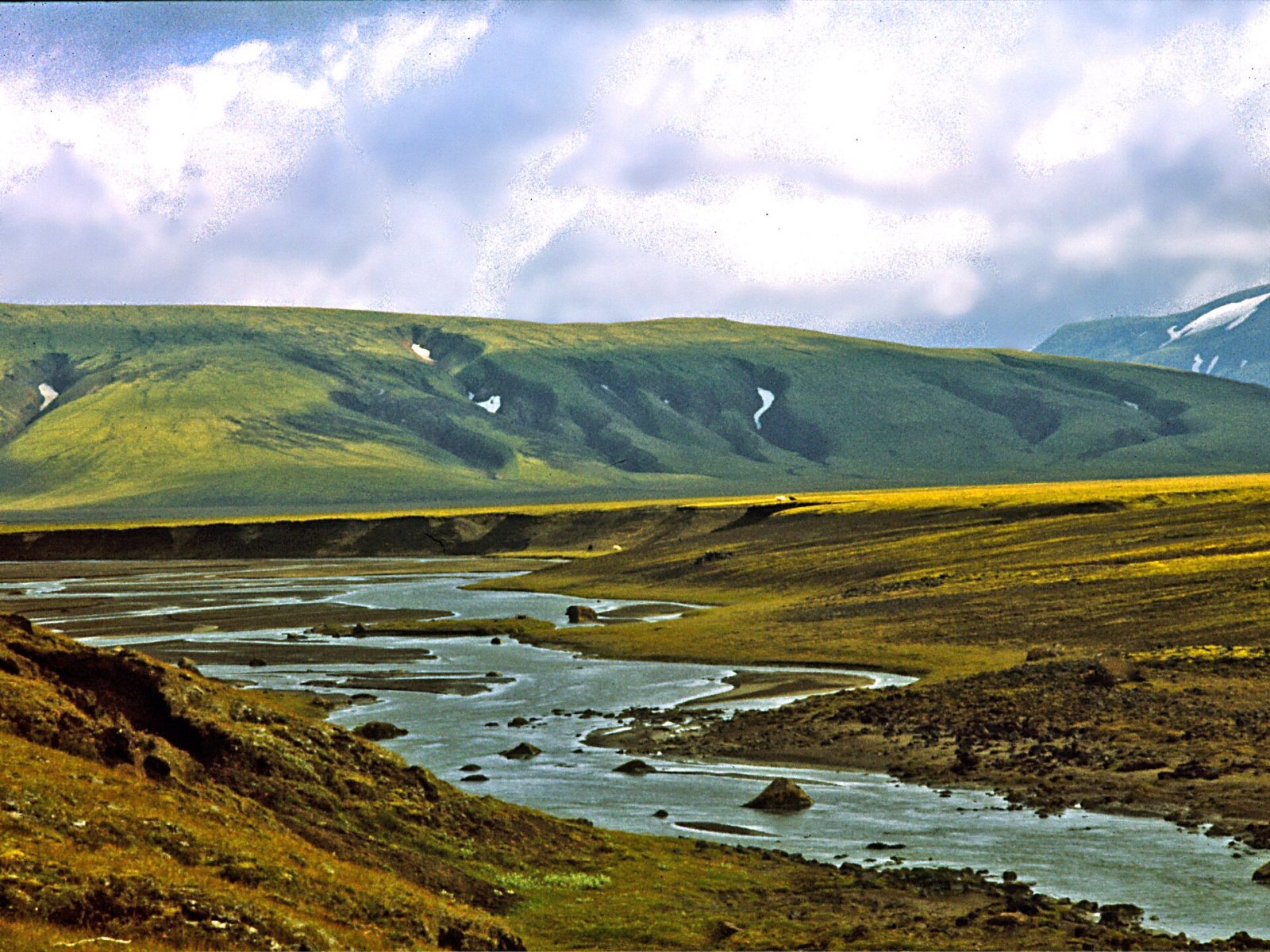 Descubre Landmannahellir: la encantadora cueva de Islandia — Island