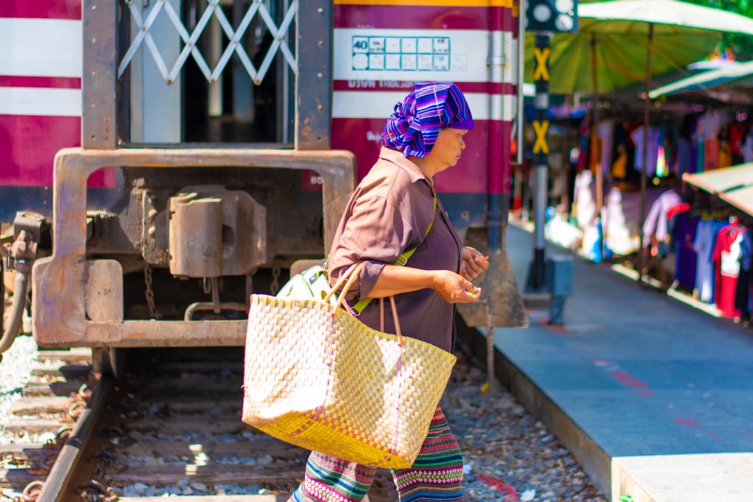 Maeklong : le marché où le train s'arrête - Mueang Samut Songkhram District | Secret World Trip Planner