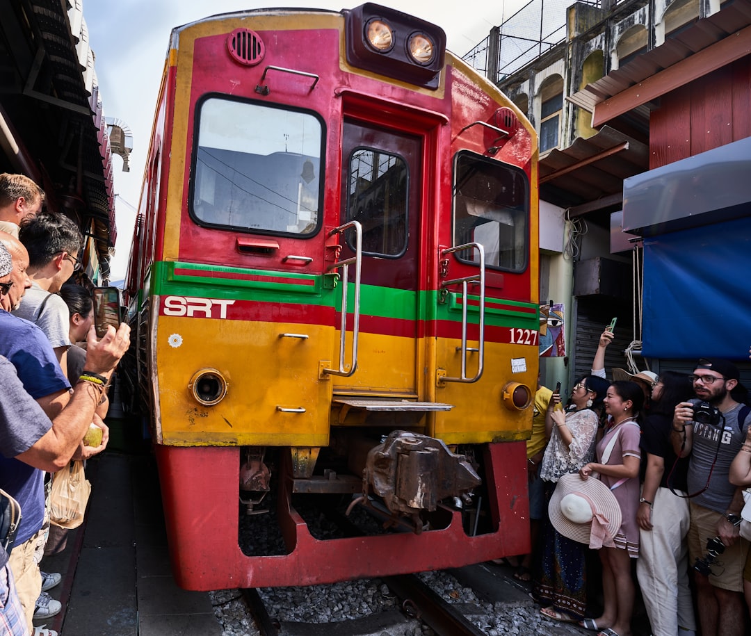 Maeklong : le marché où le train s'arrête - Mueang Samut Songkhram District | Secret World Trip Planner