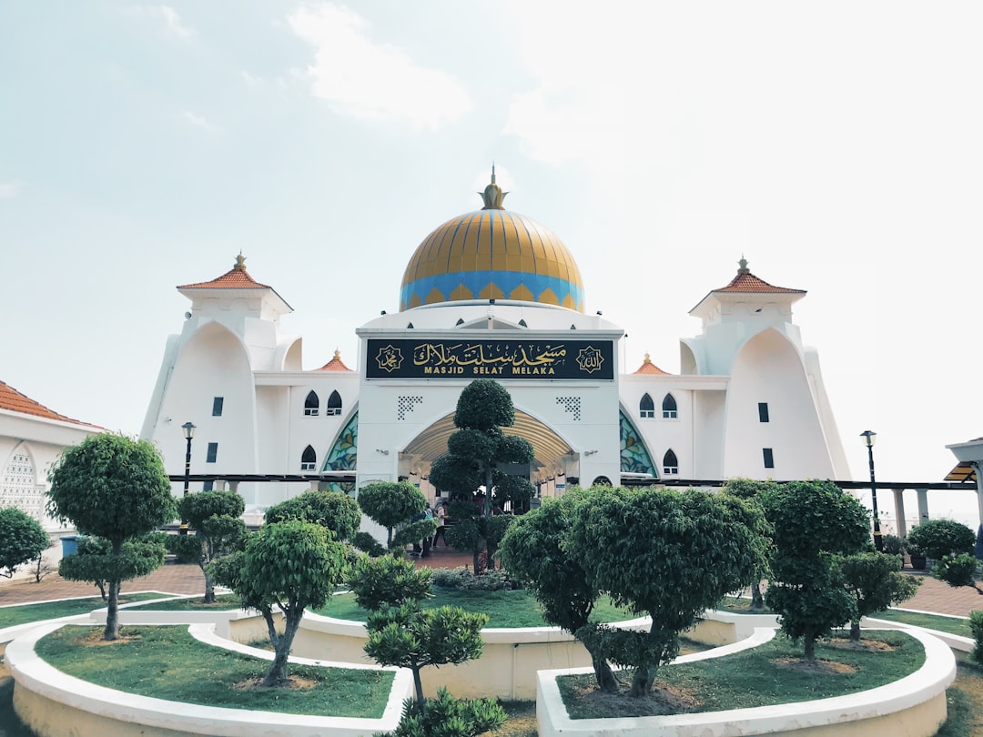 Entdecken Sie die Masjid Pekan Sungai Pelek: ein kulturelles Juwel in Malaysia - Sungai Pelek | Secret World Trip Planner