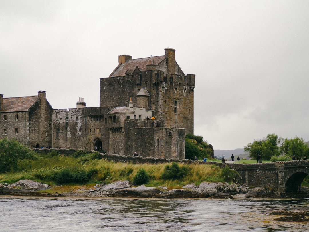 Scoprire la Storia del Fort in Scozia: Un Viaggio nel Passato - MV7J+PM Peebles | Secret World Trip Planner
