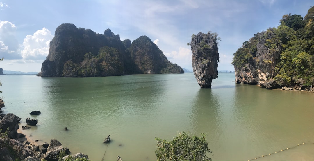 Hang Én: Sleep in the World's Third Largest Cave - Thuong Trach | Secret World Trip Planner