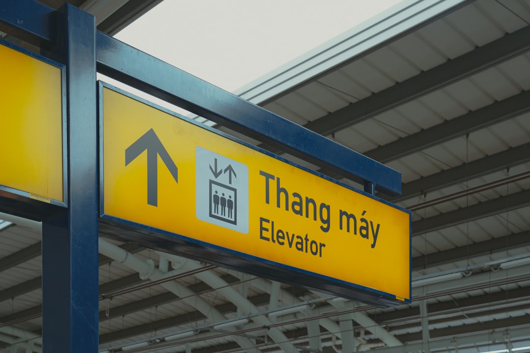Hang Én: Sleep in the World's Third Largest Cave - Thuong Trach | Secret World Trip Planner